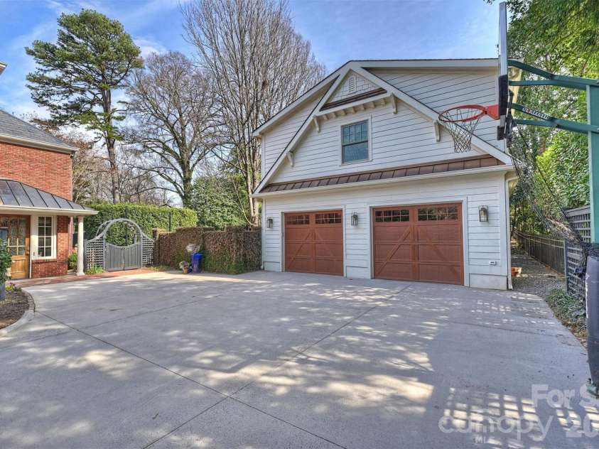 1555 Queens Road, Charlotte, NC 28207.  MLS# CAR4337847, YatesRealty ID 8234. 