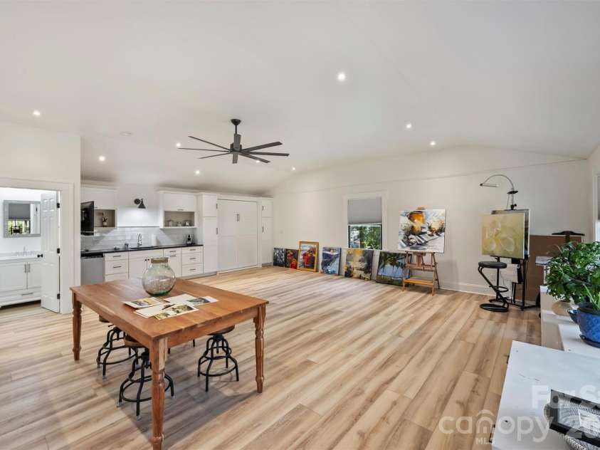 1555 Queens Road, Charlotte, NC 28207.  MLS# CAR4337847, YatesRealty ID 8234. 