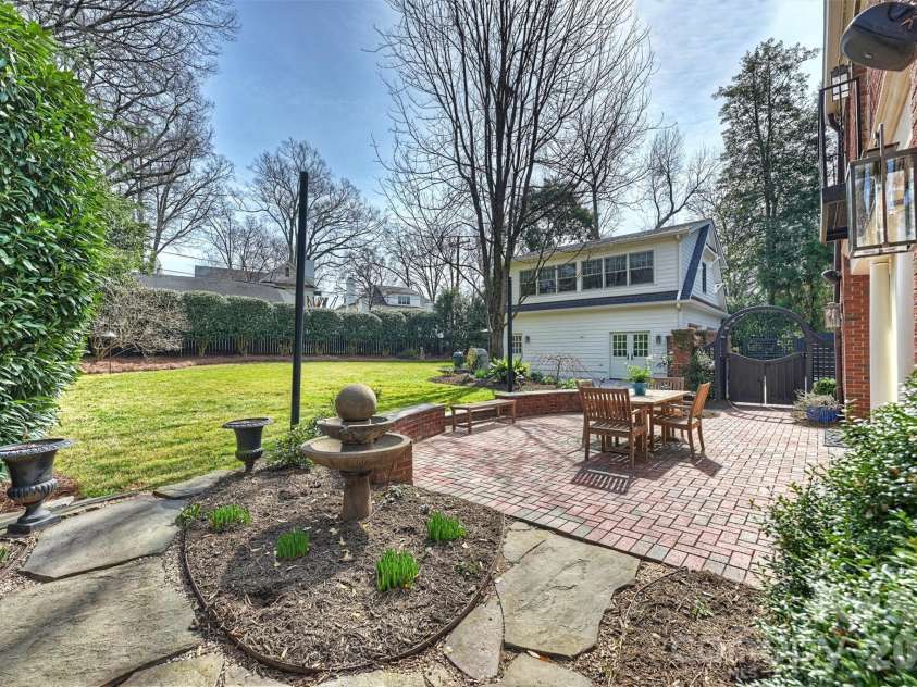 1555 Queens Road, Charlotte, NC 28207.  MLS# CAR4337847, YatesRealty ID 8234. 