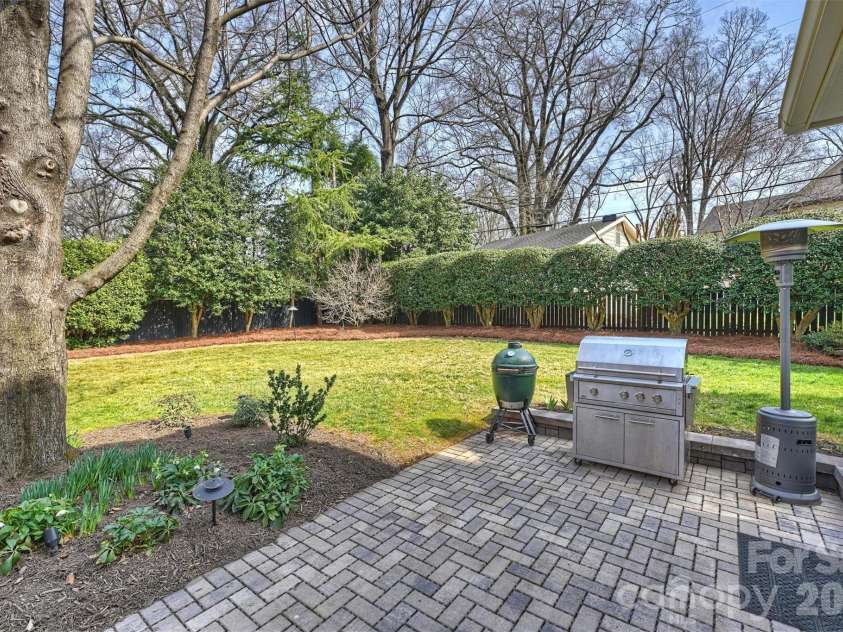1555 Queens Road, Charlotte, NC 28207.  MLS# CAR4337847, YatesRealty ID 8234. 