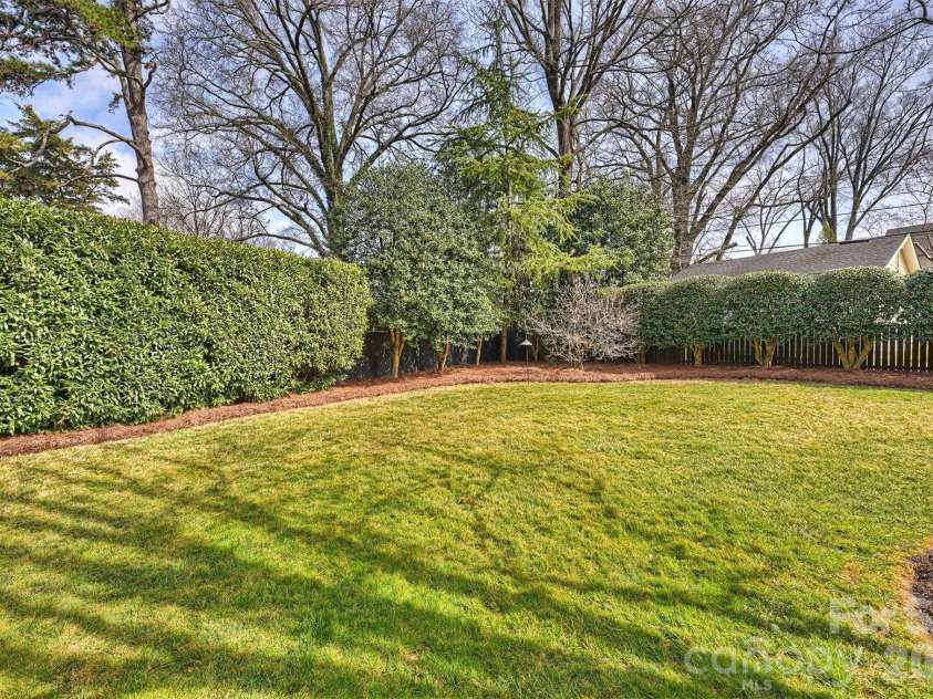 1555 Queens Road, Charlotte, NC 28207.  MLS# CAR4337847, YatesRealty ID 8234. 