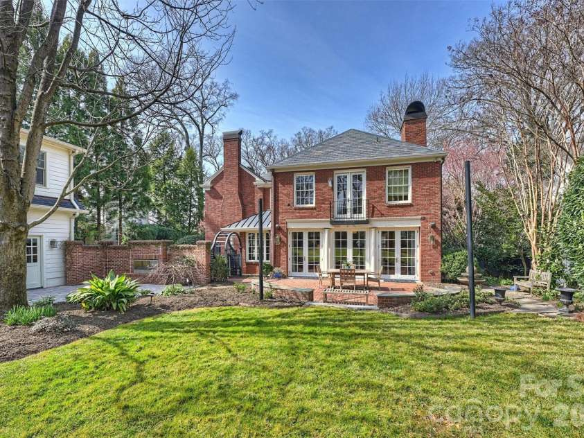 1555 Queens Road, Charlotte, NC 28207.  MLS# CAR4337847, YatesRealty ID 8234. 