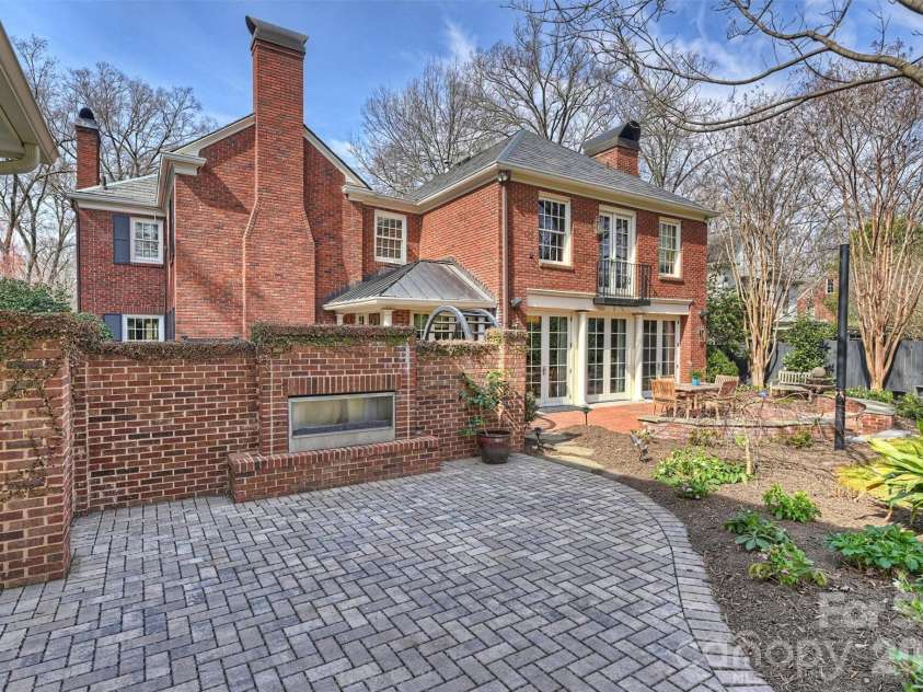 1555 Queens Road, Charlotte, NC 28207.  MLS# CAR4337847, YatesRealty ID 8234. 