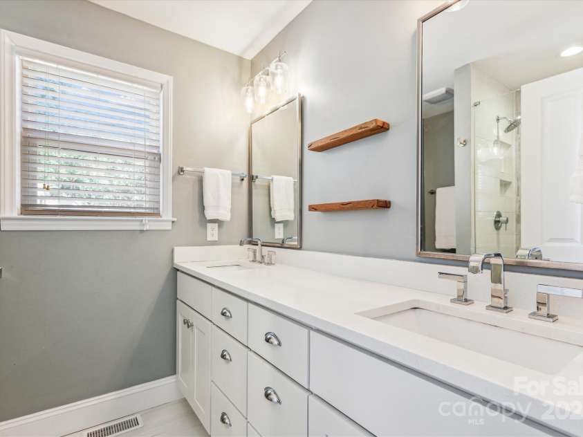 2727 Hilliard Drive, Charlotte, NC 28205.  MLS# CAR4228690, YatesRealty ID 8234. 