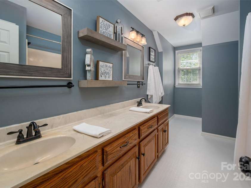 2382 Erika Lane, Gastonia, NC 28056.  MLS# CAR4249331, YatesRealty ID 8235. 