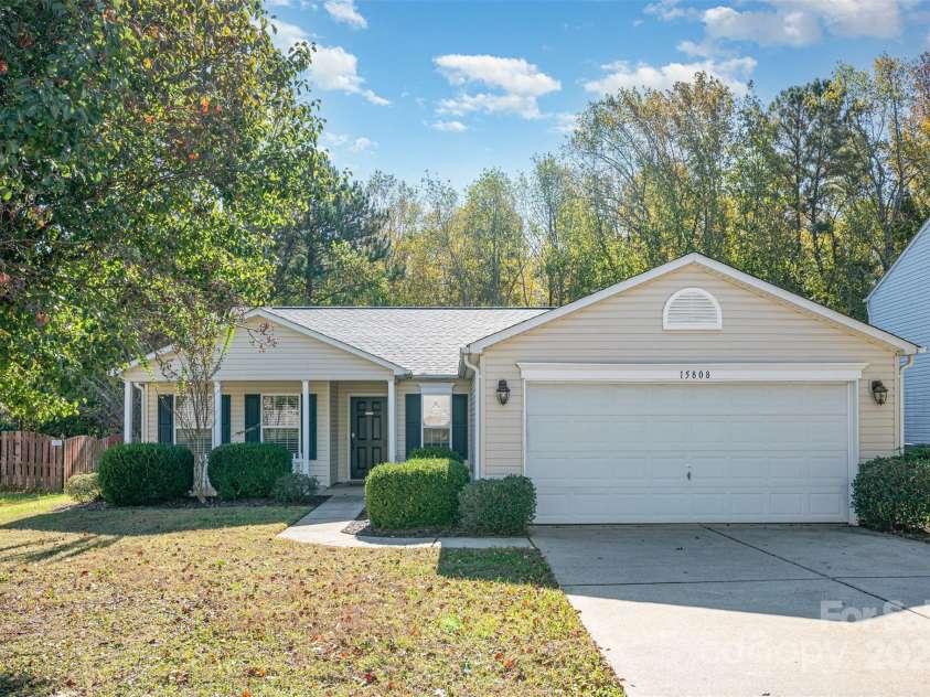 15808 Circlegreen Drive, Charlotte, NC 28273.  MLS# CAR4315392, YatesRealty ID 8236. 