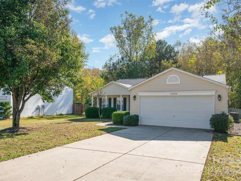 15808 Circlegreen Drive, Charlotte, NC 28273.  MLS# CAR4315392, YatesRealty ID 8236. 