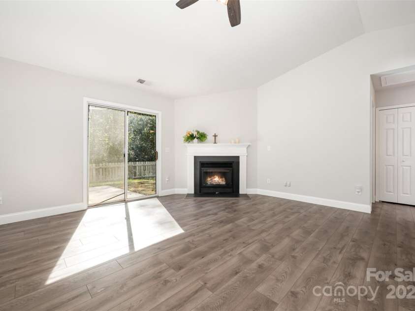 15808 Circlegreen Drive, Charlotte, NC 28273.  MLS# CAR4315392, YatesRealty ID 8236. 