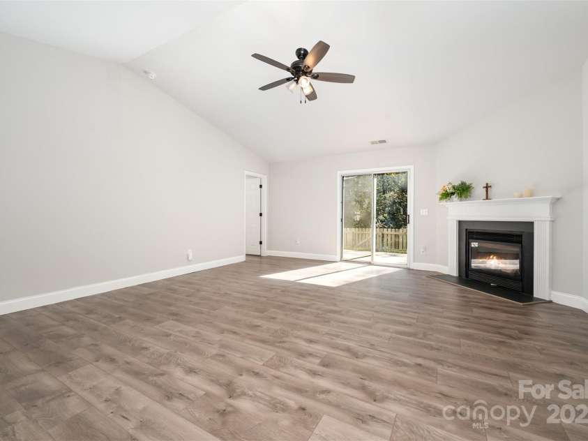15808 Circlegreen Drive, Charlotte, NC 28273.  MLS# CAR4315392, YatesRealty ID 8236. 