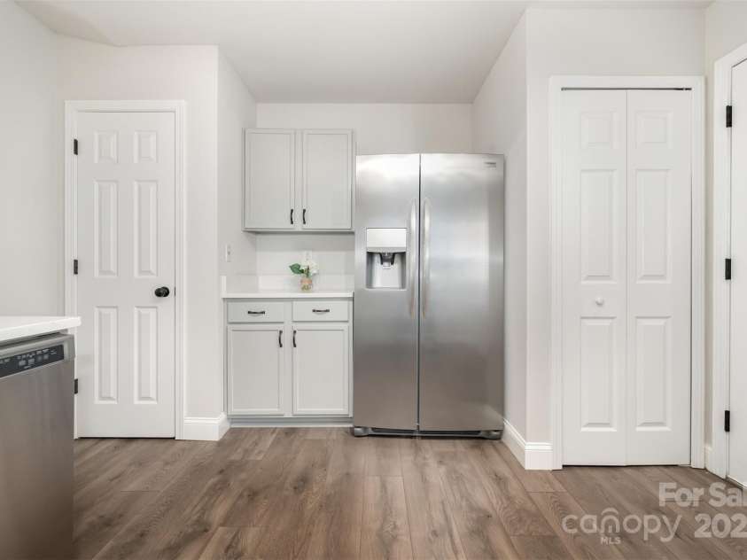 15808 Circlegreen Drive, Charlotte, NC 28273.  MLS# CAR4315392, YatesRealty ID 8236. 