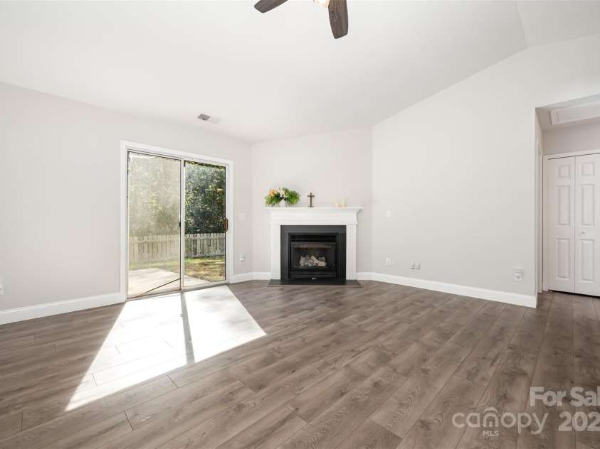 15808 Circlegreen Drive, Charlotte, NC 28273.  MLS# CAR4315392, YatesRealty ID 8236. 