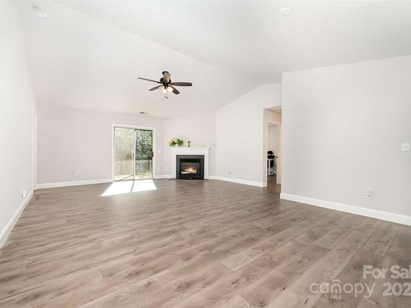 15808 Circlegreen Drive, Charlotte, NC 28273.  MLS# CAR4315392, YatesRealty ID 8236. 