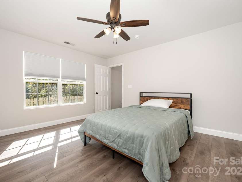 15808 Circlegreen Drive, Charlotte, NC 28273.  MLS# CAR4315392, YatesRealty ID 8236. 