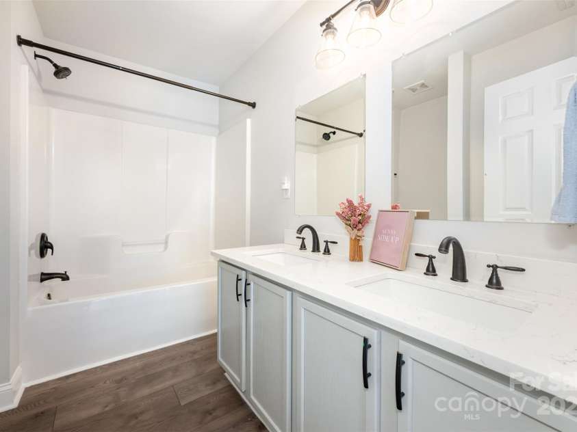 15808 Circlegreen Drive, Charlotte, NC 28273.  MLS# CAR4315392, YatesRealty ID 8236. 