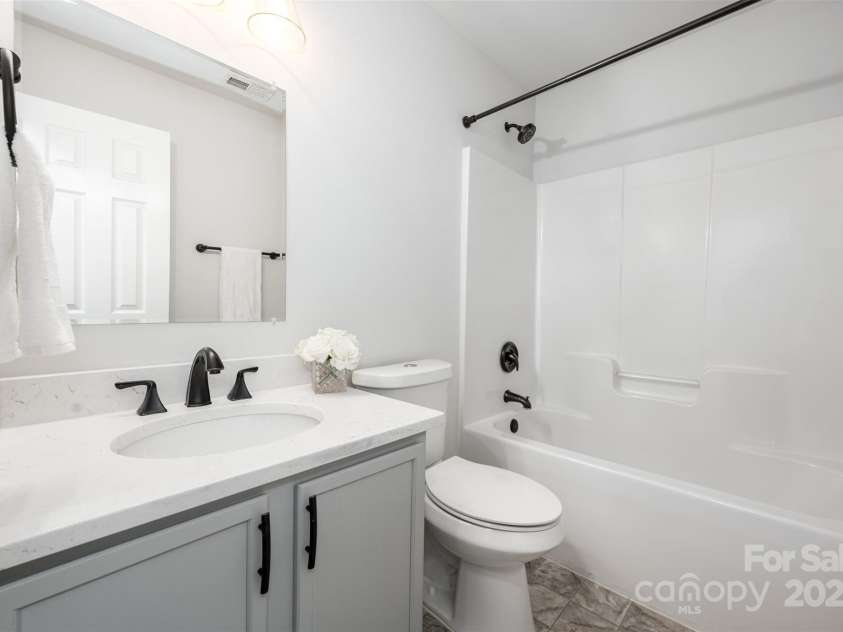 15808 Circlegreen Drive, Charlotte, NC 28273.  MLS# CAR4315392, YatesRealty ID 8236. 