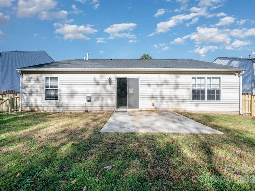 15808 Circlegreen Drive, Charlotte, NC 28273.  MLS# CAR4315392, YatesRealty ID 8236. 