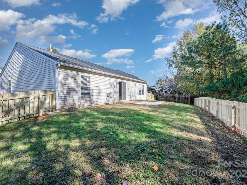 15808 Circlegreen Drive, Charlotte, NC 28273.  MLS# CAR4315392, YatesRealty ID 8236. 
