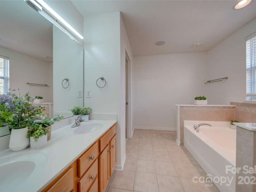 11628 Eastwind Drive, Charlotte, NC 28273.  MLS# CAR4204253, YatesRealty ID 8237. 