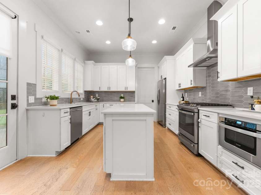 1606 Brook Road, Charlotte, NC 28205.  MLS# CAR4230761, YatesRealty ID 8238. 