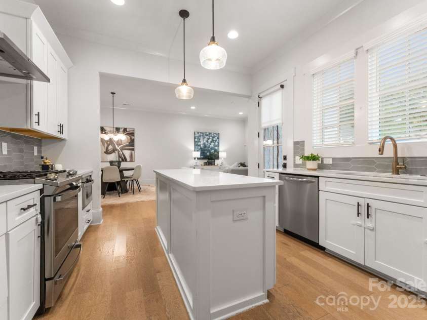 1606 Brook Road, Charlotte, NC 28205.  MLS# CAR4230761, YatesRealty ID 8238. 