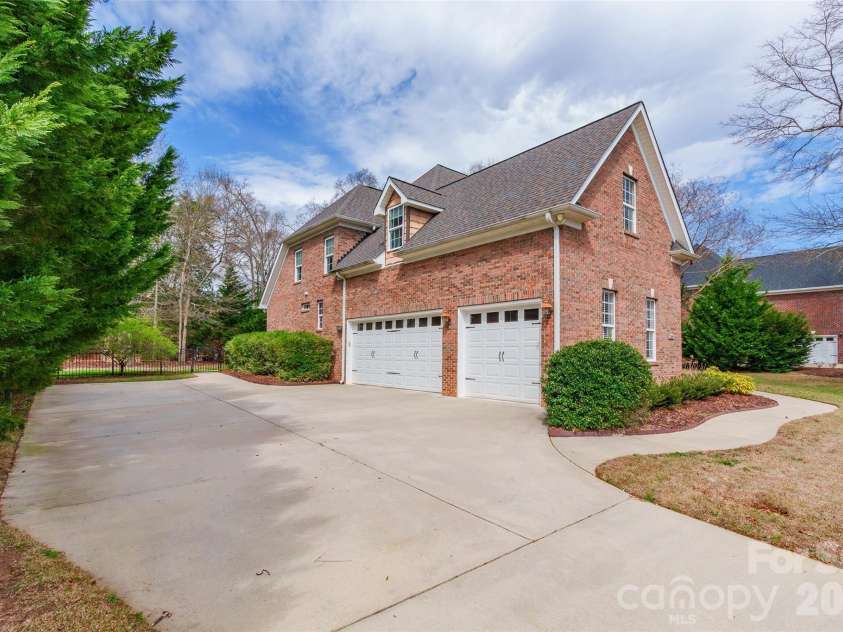 2009 Landry Lane, Rock Hill, SC 29732.  MLS# CAR4356381, YatesRealty ID 8239. 