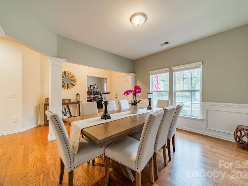 10126 Loch Lomond Drive, Charlotte, NC 28278.  MLS# CAR4200492, YatesRealty ID 824. Room for everyone at the table
