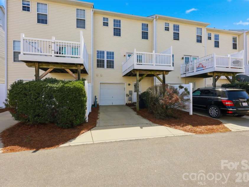 11520 Destin Lane, Charlotte, NC 28277.  MLS# CAR4365017, YatesRealty ID 8240. 