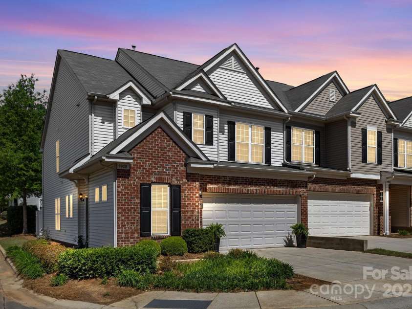 5908 Glassport Lane, Charlotte, NC 28210.  MLS# CAR4247212, YatesRealty ID 8241. 