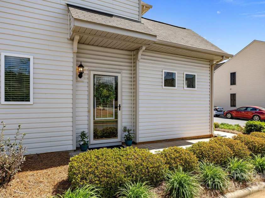 5908 Glassport Lane, Charlotte, NC 28210.  MLS# CAR4247212, YatesRealty ID 8241. 