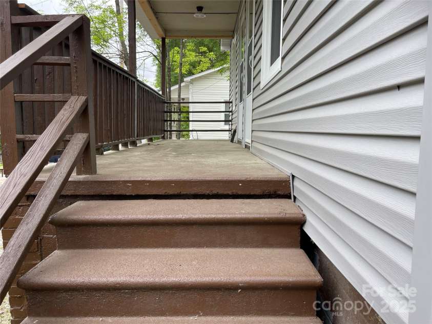 215 Mahan Street, Concord, NC 28025.  MLS# CAR4250870, YatesRealty ID 8242. 