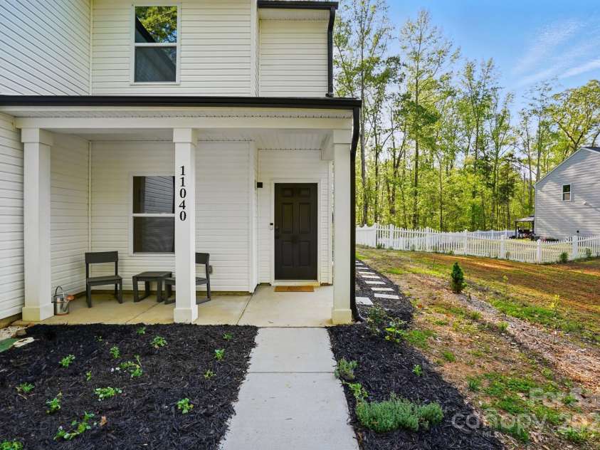 11040 Lake Road, Charlotte, NC 28215.  MLS# CAR4244605, YatesRealty ID 8243. 