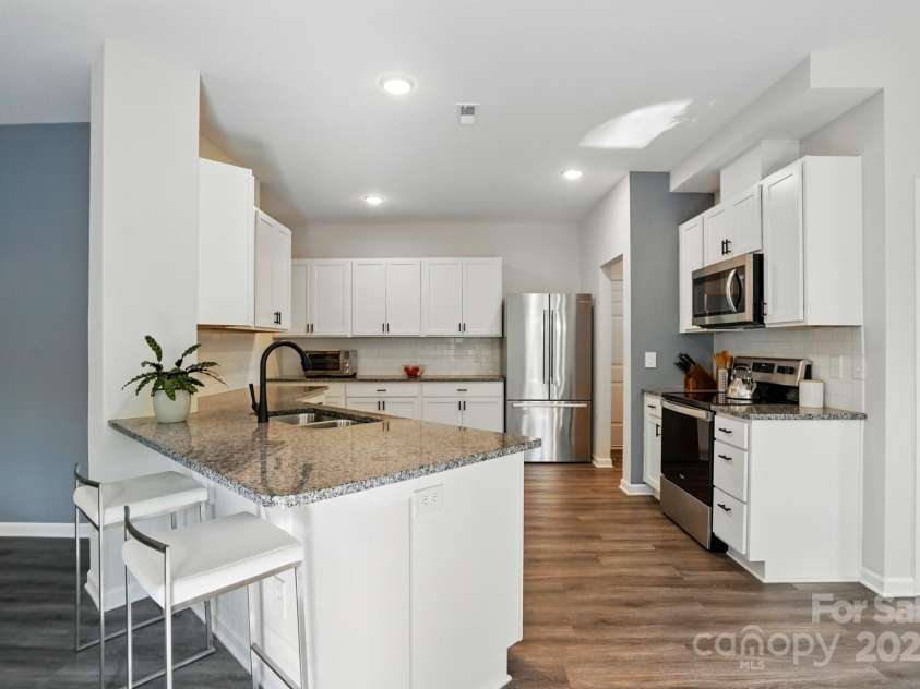 11040 Lake Road, Charlotte, NC 28215.  MLS# CAR4244605, YatesRealty ID 8243. 