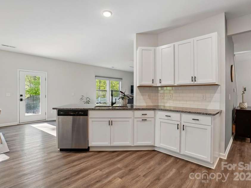 11040 Lake Road, Charlotte, NC 28215.  MLS# CAR4244605, YatesRealty ID 8243. Open kitchen