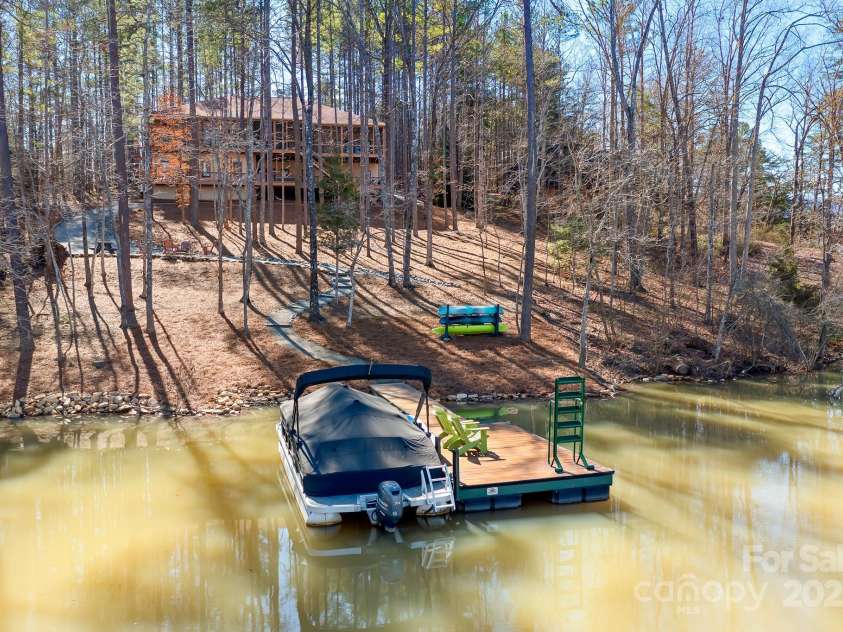 940 Hawk Ridge Drive, Mill Spring, NC 28756.  MLS# CAR4227450, YatesRealty ID 8244. Amazing Luxury Modern waterfront property perfect for getaways or lakefront living! 2 FULL Living Quarters on Main Level plus Basement/Lower Level Finished with Guest Rooms/flex rooms! Perfect for MULTI-GEN Living or