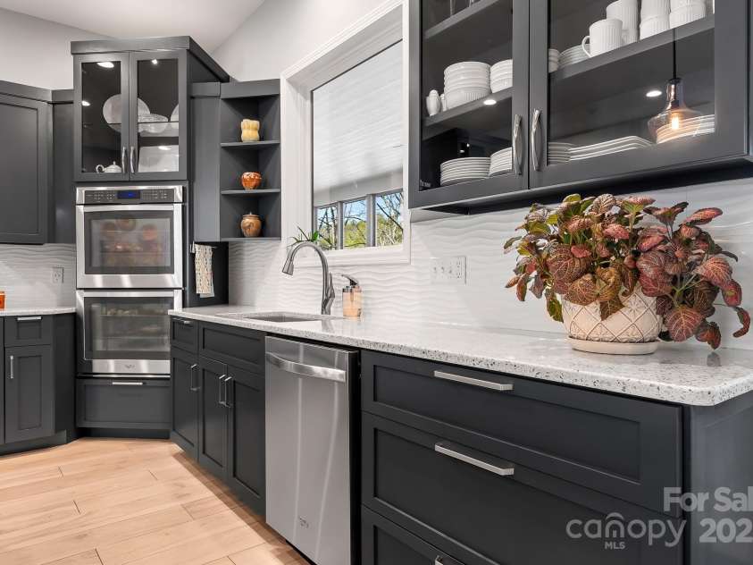 940 Hawk Ridge Drive, Mill Spring, NC 28756.  MLS# CAR4227450, YatesRealty ID 8244. Primary Kitchen Space with Modern Cabinetry, counters and appliances.