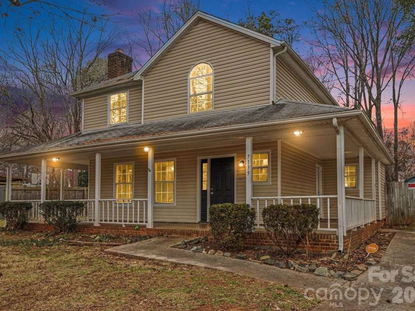 7139 Markway Drive, Charlotte, NC 28215.  MLS# CAR4361432, YatesRealty ID 8245. 