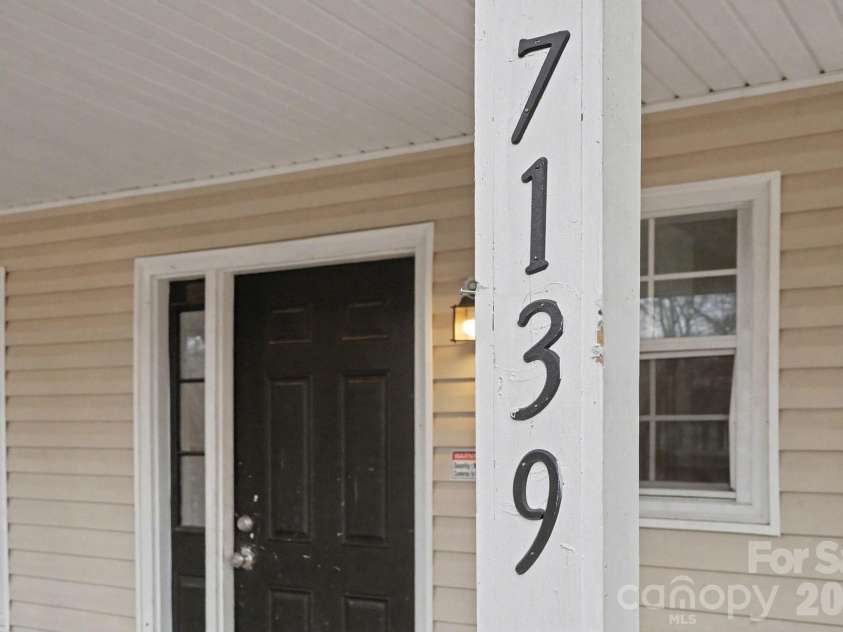 7139 Markway Drive, Charlotte, NC 28215.  MLS# CAR4361432, YatesRealty ID 8245. 
