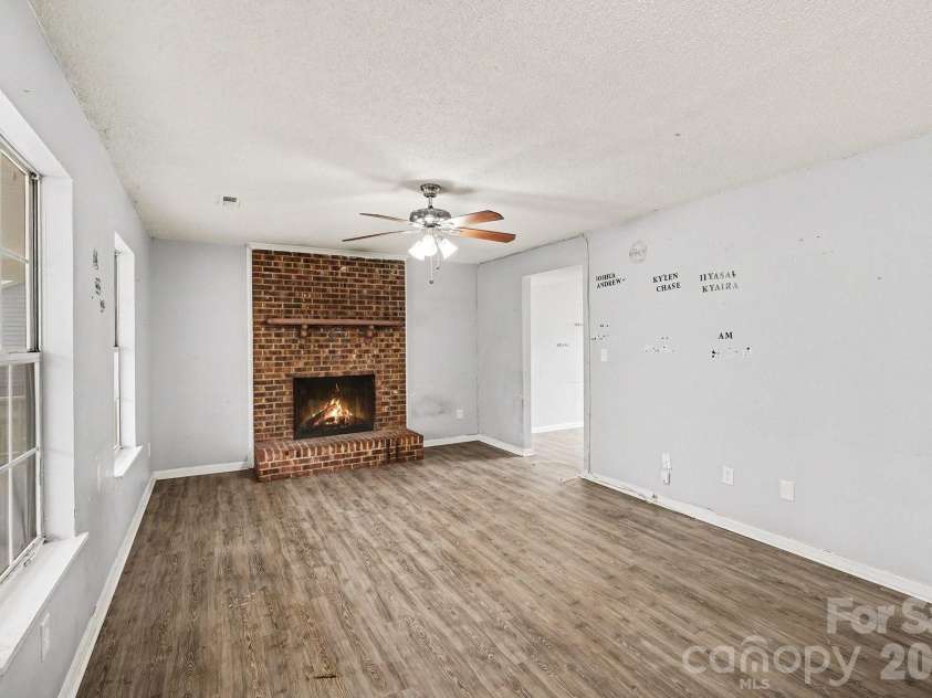 7139 Markway Drive, Charlotte, NC 28215.  MLS# CAR4361432, YatesRealty ID 8245. 