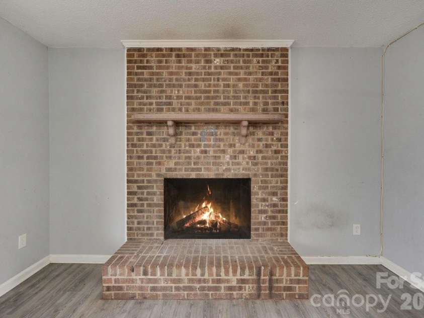 7139 Markway Drive, Charlotte, NC 28215.  MLS# CAR4361432, YatesRealty ID 8245. 