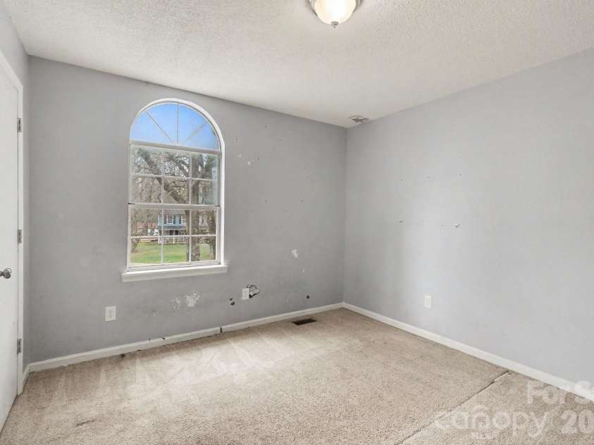 7139 Markway Drive, Charlotte, NC 28215.  MLS# CAR4361432, YatesRealty ID 8245. 