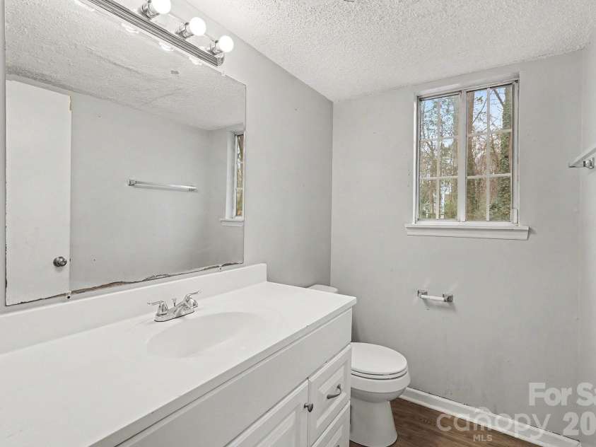 7139 Markway Drive, Charlotte, NC 28215.  MLS# CAR4361432, YatesRealty ID 8245. 