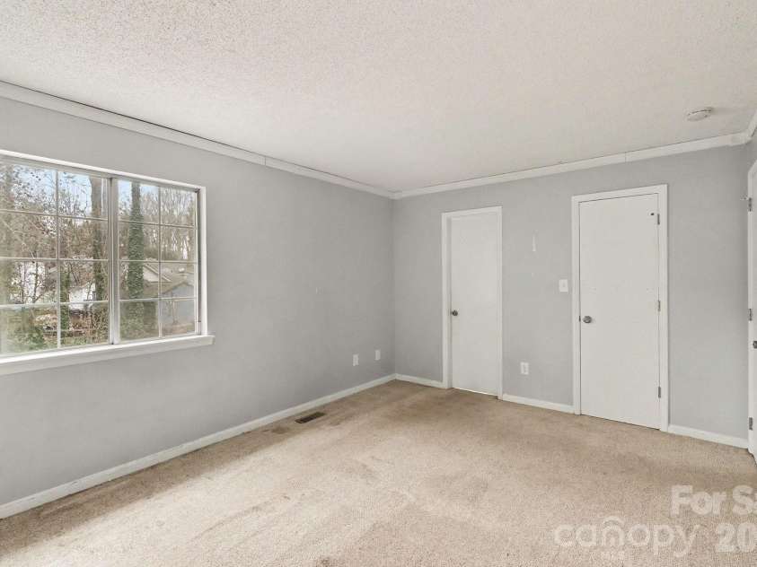 7139 Markway Drive, Charlotte, NC 28215.  MLS# CAR4361432, YatesRealty ID 8245. 