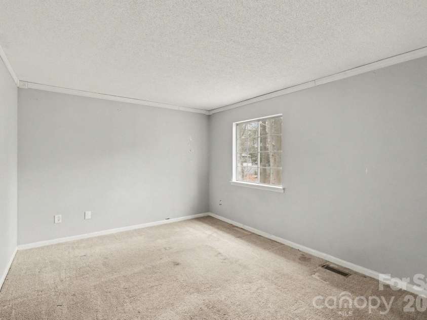 7139 Markway Drive, Charlotte, NC 28215.  MLS# CAR4361432, YatesRealty ID 8245. 