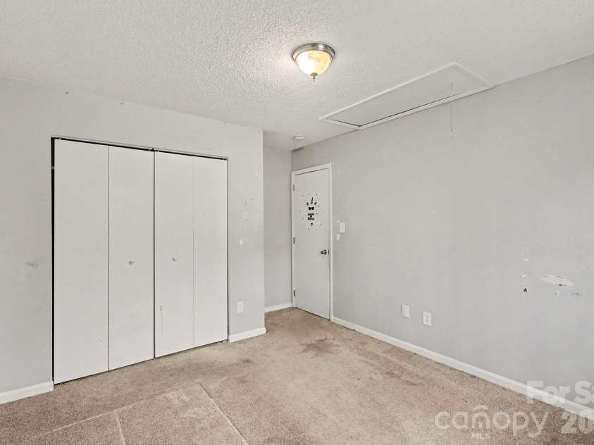 7139 Markway Drive, Charlotte, NC 28215.  MLS# CAR4361432, YatesRealty ID 8245. 
