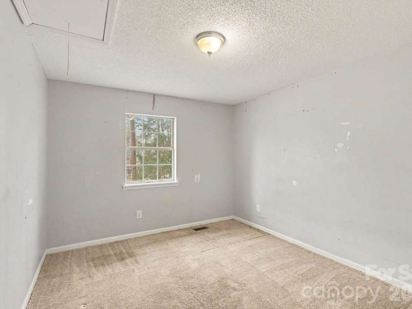 7139 Markway Drive, Charlotte, NC 28215.  MLS# CAR4361432, YatesRealty ID 8245. 