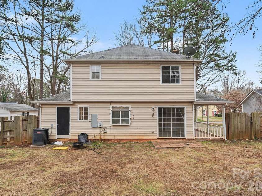 7139 Markway Drive, Charlotte, NC 28215.  MLS# CAR4361432, YatesRealty ID 8245. 