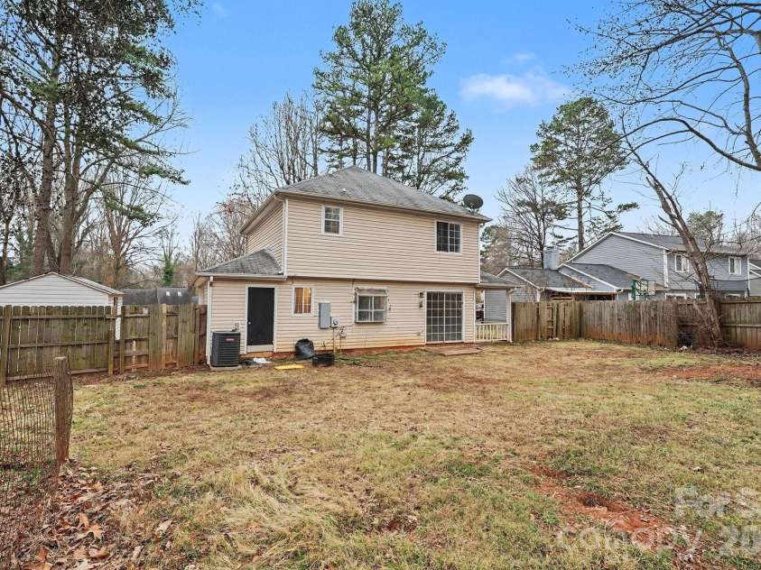 7139 Markway Drive, Charlotte, NC 28215.  MLS# CAR4361432, YatesRealty ID 8245. 