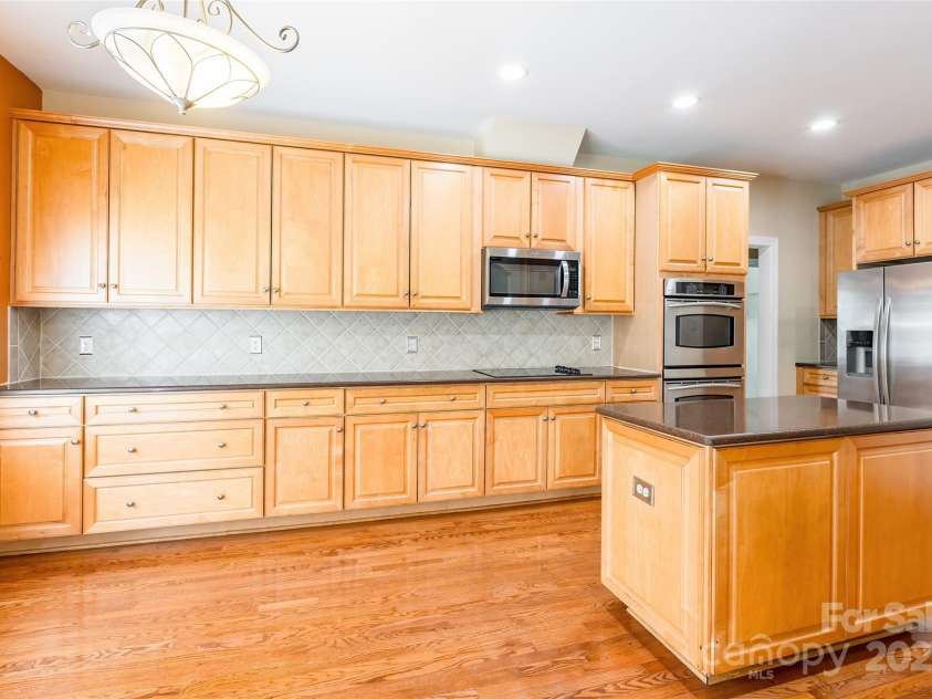 4333 Sawmill Trace Drive, Charlotte, NC 28213.  MLS# CAR4245891, YatesRealty ID 8248. 