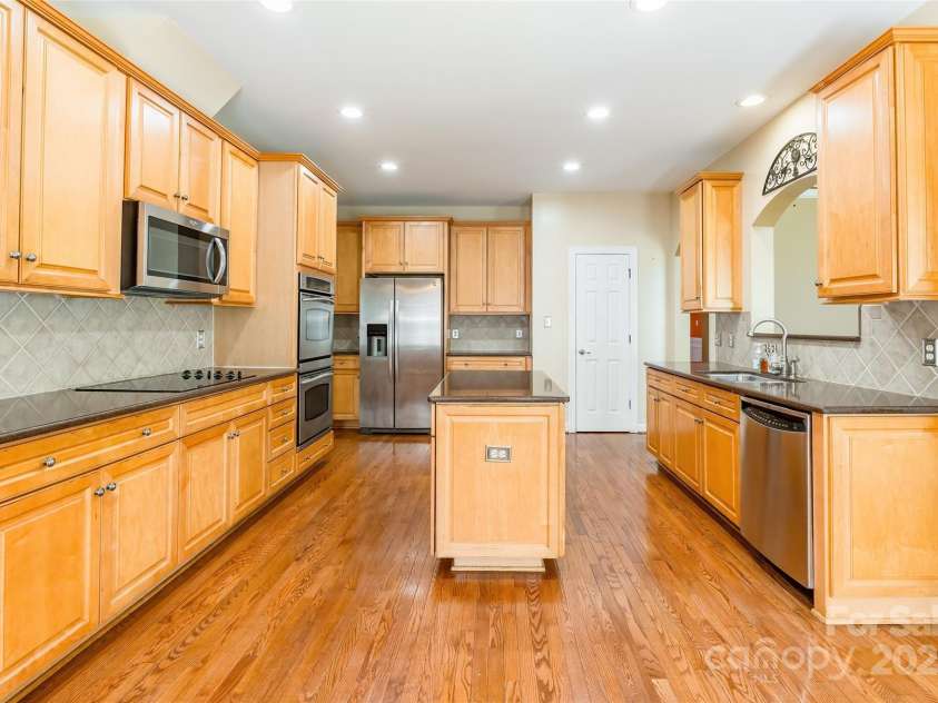 4333 Sawmill Trace Drive, Charlotte, NC 28213.  MLS# CAR4245891, YatesRealty ID 8248. 