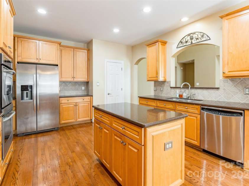 4333 Sawmill Trace Drive, Charlotte, NC 28213.  MLS# CAR4245891, YatesRealty ID 8248. 